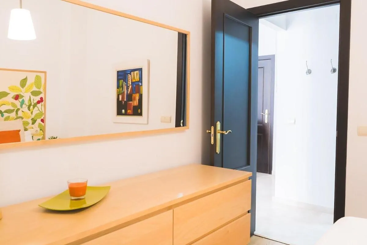Céntrico Apartamento en Calle Carreteria - Málaga Appartement